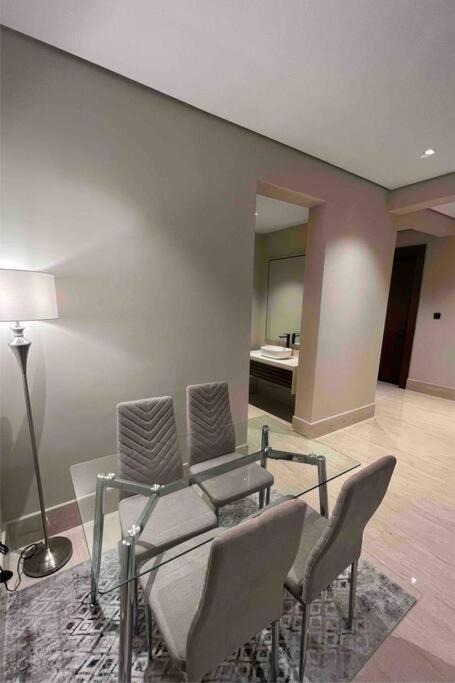 Modern 3 Bedroom Flat *